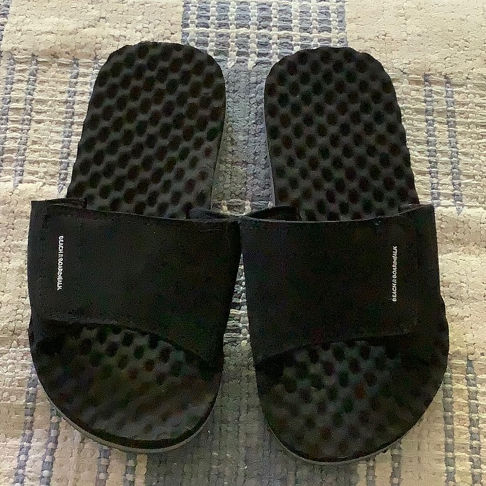 Size 10 women’s  massage sandals